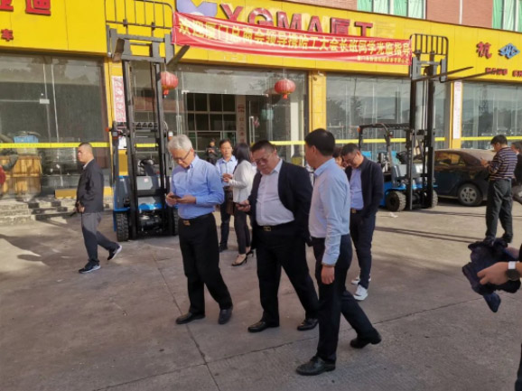 情暖永新昌丨熱烈歡迎廈門總商會舉辦的哈工大會長班同學(xué)光臨廈門永新昌參觀指導(dǎo)。