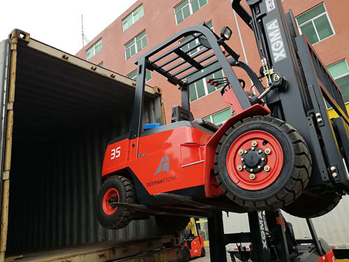 廈門叉車公司，外貿(mào)部銷售出口廈工叉車兩臺