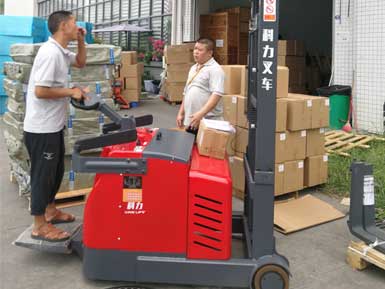 倉儲堆垛車，干活好幫手