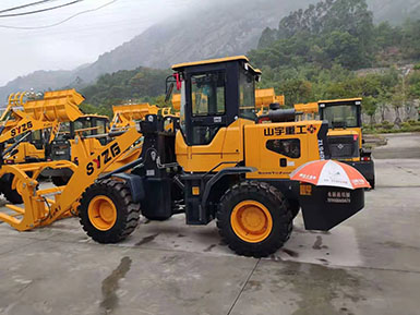 恭喜羅總喜提新車，山宇裝載機(jī)940走起，山宇重工，助您成功！